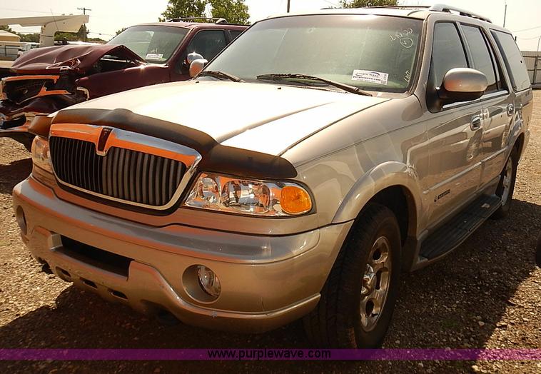 image for item J3139 2002 Lincoln Navigator SUV
