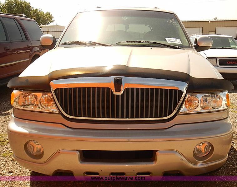 image for item J3139 2002 Lincoln Navigator SUV