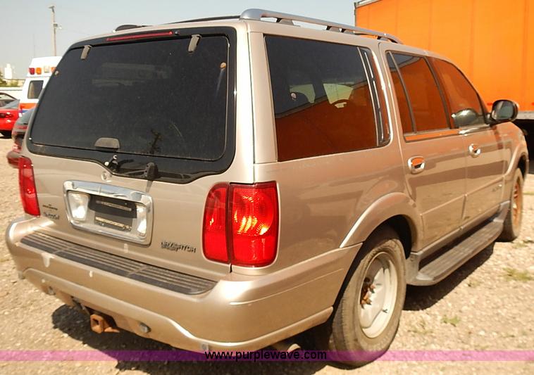 image for item J3139 2002 Lincoln Navigator SUV