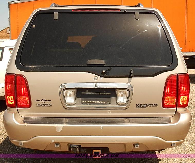 image for item J3139 2002 Lincoln Navigator SUV