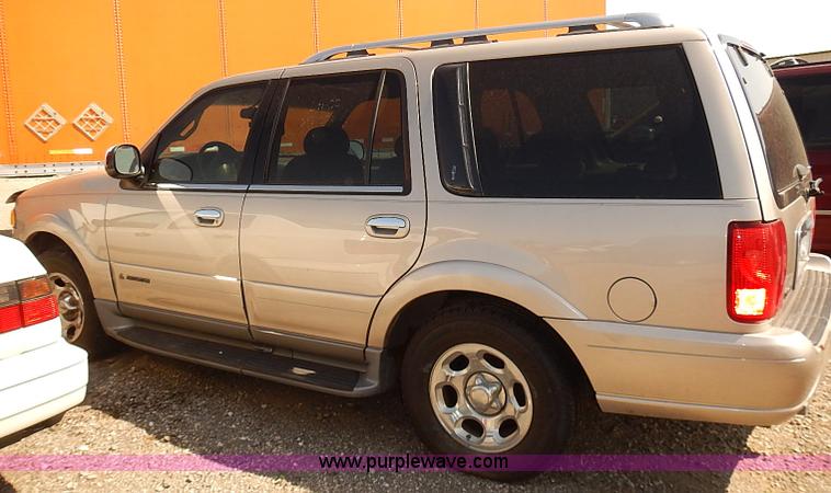 image for item J3139 2002 Lincoln Navigator SUV