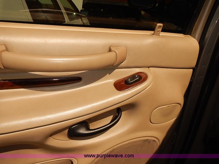 image for item J3139 2002 Lincoln Navigator SUV