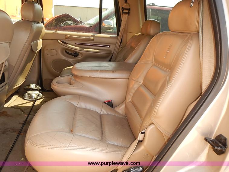 image for item J3139 2002 Lincoln Navigator SUV