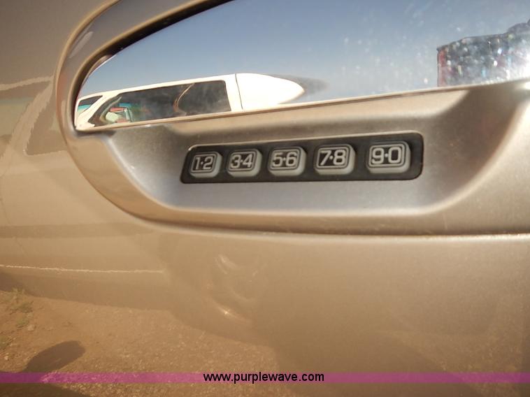 image for item J3139 2002 Lincoln Navigator SUV