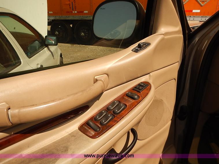 image for item J3139 2002 Lincoln Navigator SUV