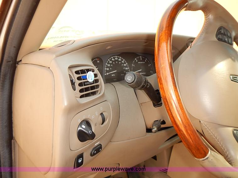 image for item J3139 2002 Lincoln Navigator SUV