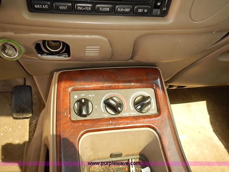 image for item J3139 2002 Lincoln Navigator SUV