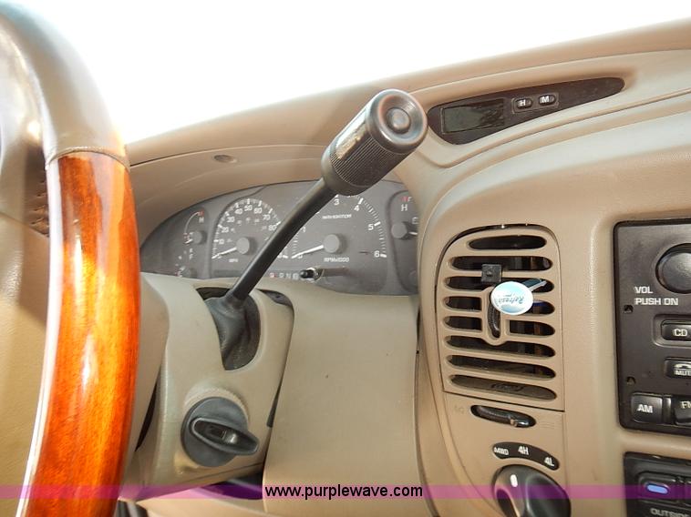 image for item J3139 2002 Lincoln Navigator SUV