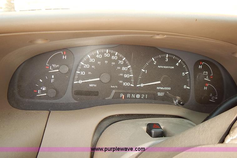 image for item J3139 2002 Lincoln Navigator SUV