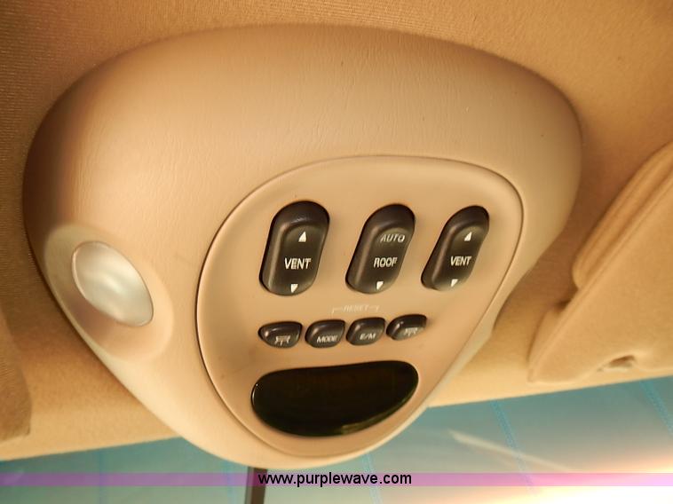 image for item J3139 2002 Lincoln Navigator SUV