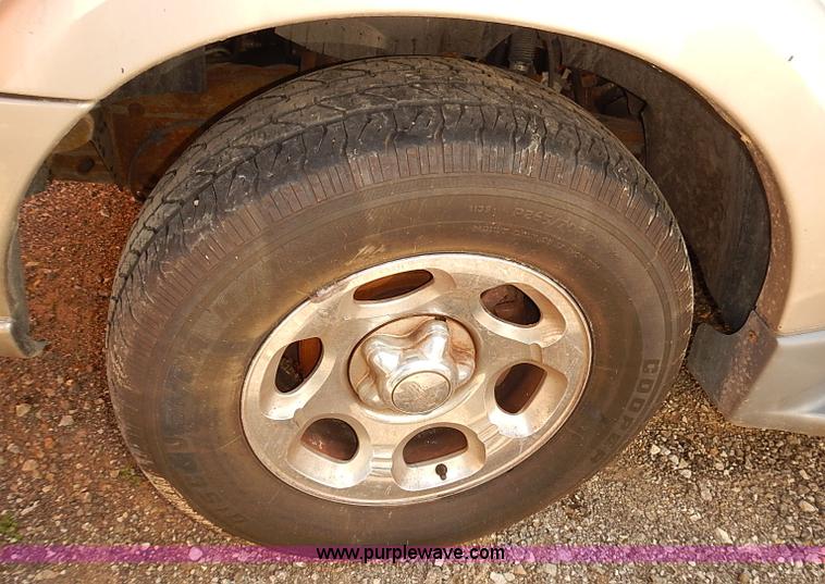 image for item J3139 2002 Lincoln Navigator SUV