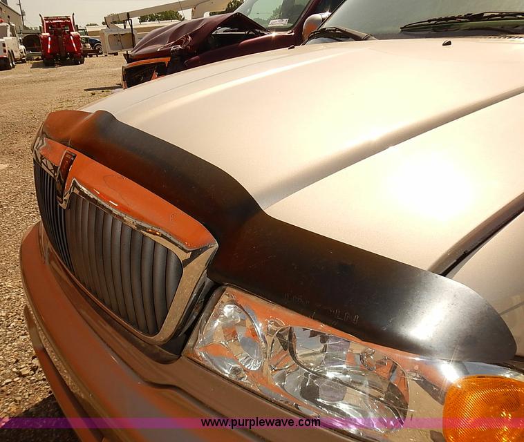 image for item J3139 2002 Lincoln Navigator SUV