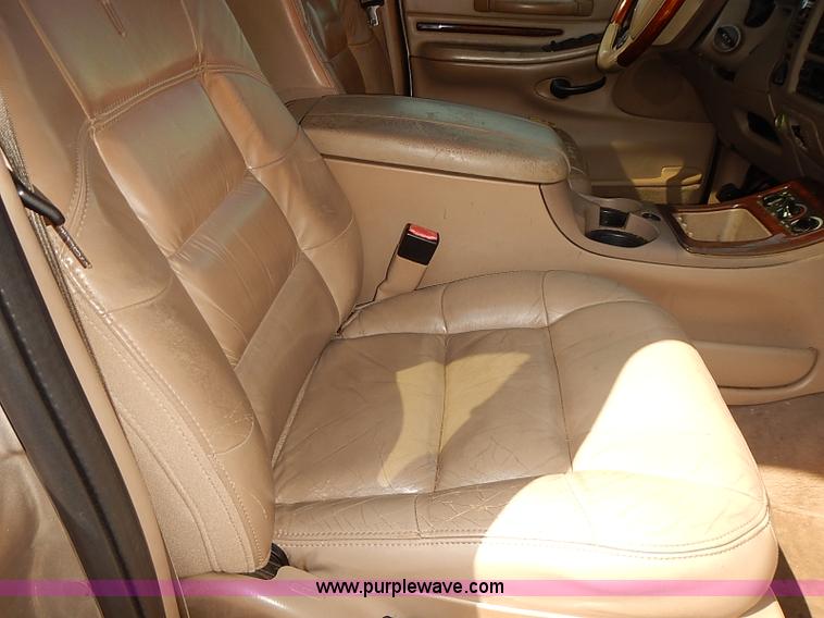 image for item J3139 2002 Lincoln Navigator SUV