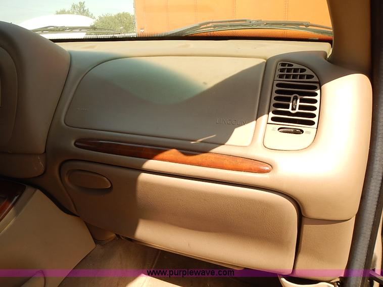 image for item J3139 2002 Lincoln Navigator SUV