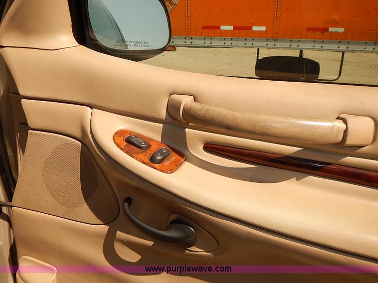 image for item J3139 2002 Lincoln Navigator SUV