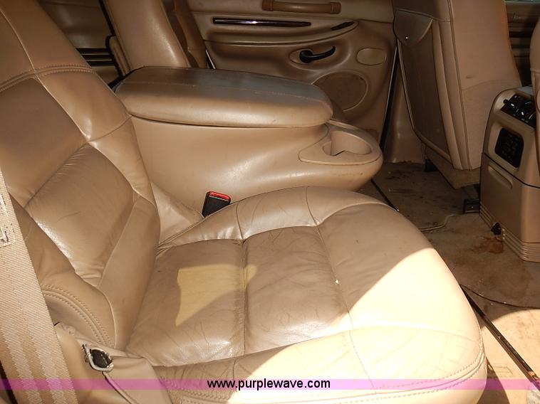 image for item J3139 2002 Lincoln Navigator SUV