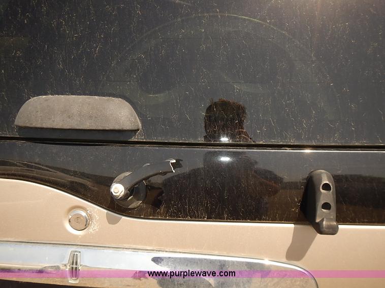 image for item J3139 2002 Lincoln Navigator SUV