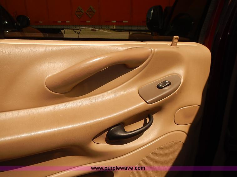 image for item J3140 1997 Ford Expedition XLT SUV