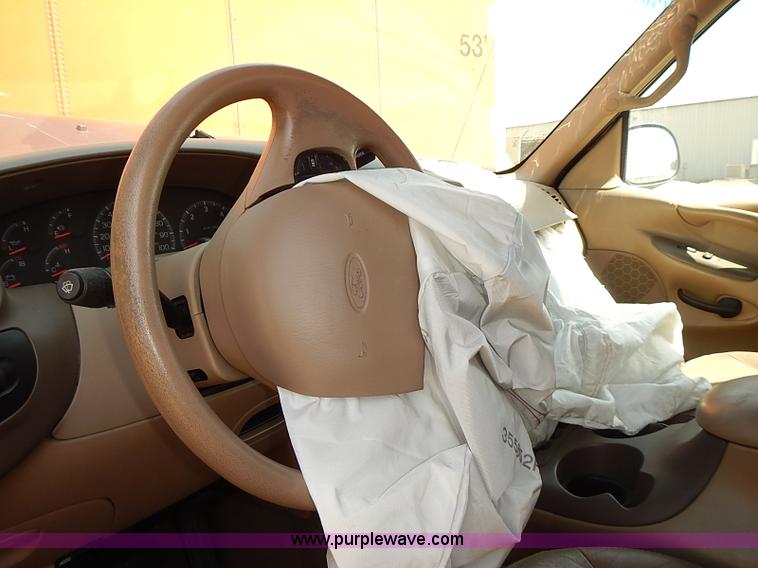 image for item J3140 1997 Ford Expedition XLT SUV