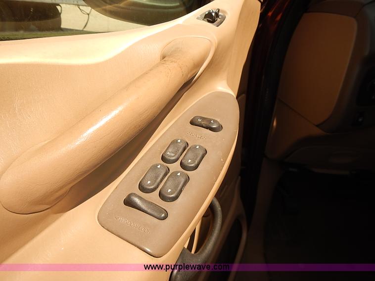 image for item J3140 1997 Ford Expedition XLT SUV