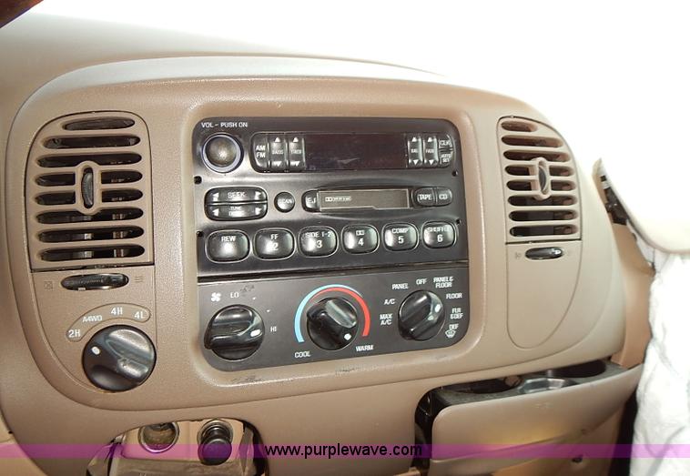 image for item J3140 1997 Ford Expedition XLT SUV