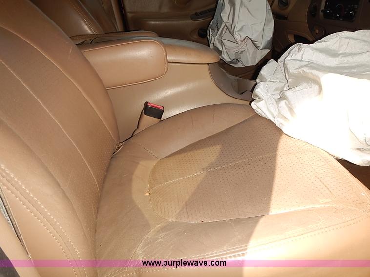 image for item J3140 1997 Ford Expedition XLT SUV