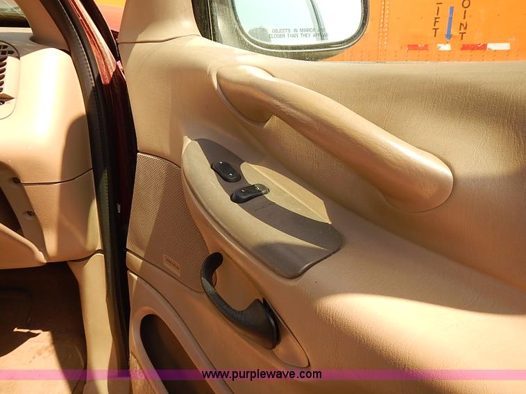 image for item J3140 1997 Ford Expedition XLT SUV