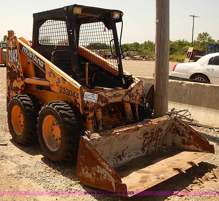 image for item J3142 2001 Mustang 2042 skid steer