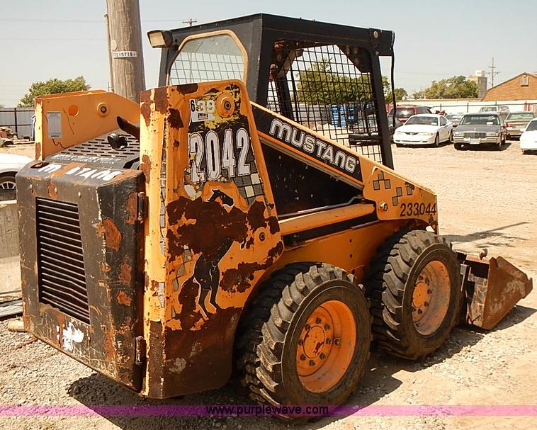 image for item J3142 2001 Mustang 2042 skid steer