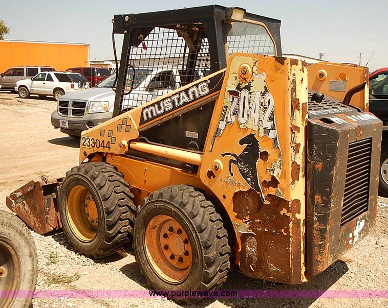 image for item J3142 2001 Mustang 2042 skid steer