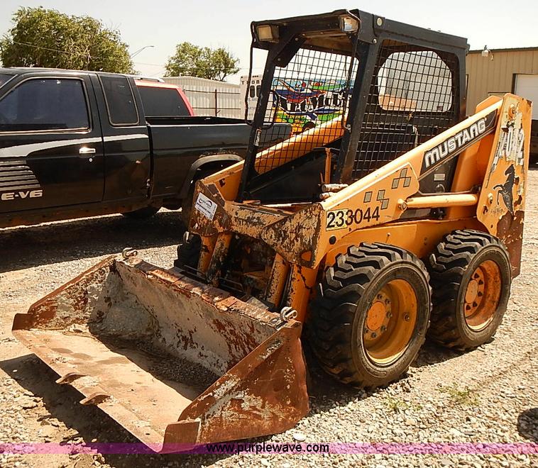 image for item J3142 2001 Mustang 2042 skid steer