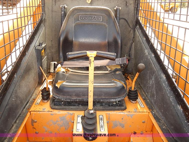 image for item J3142 2001 Mustang 2042 skid steer