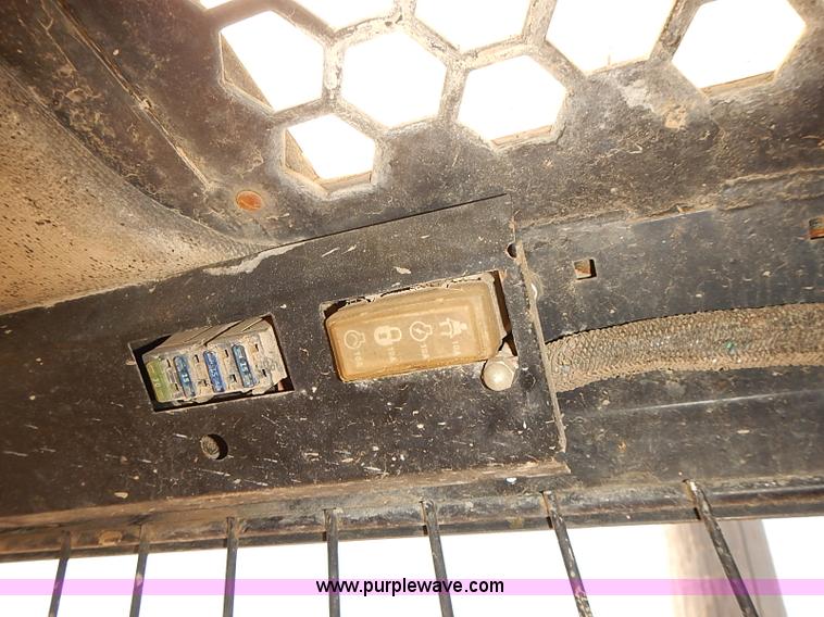 image for item J3142 2001 Mustang 2042 skid steer