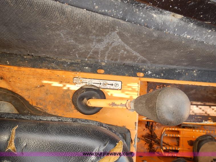 image for item J3142 2001 Mustang 2042 skid steer