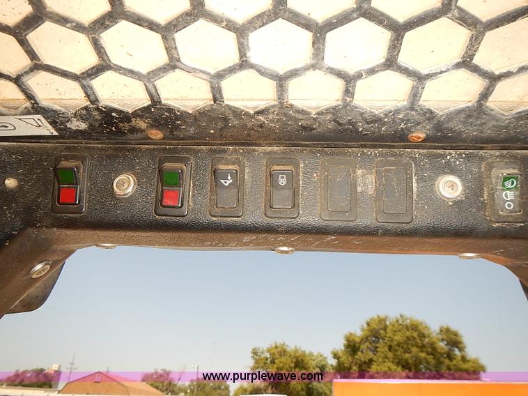 image for item J3142 2001 Mustang 2042 skid steer