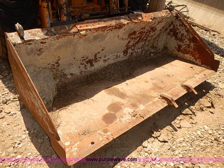 image for item J3142 2001 Mustang 2042 skid steer