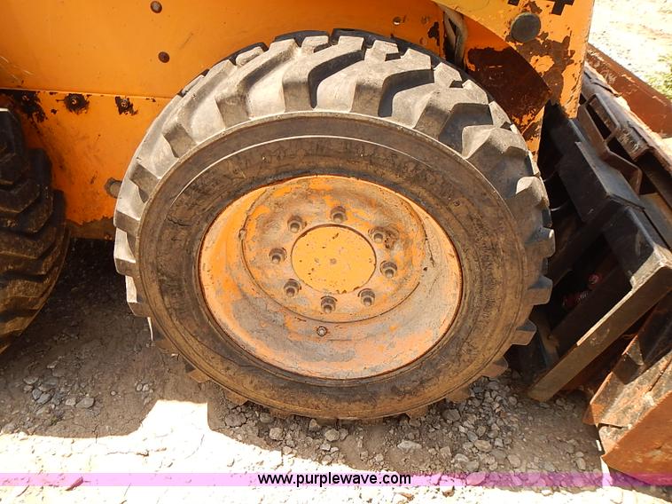 image for item J3142 2001 Mustang 2042 skid steer