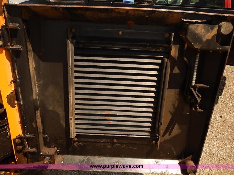 image for item J3142 2001 Mustang 2042 skid steer