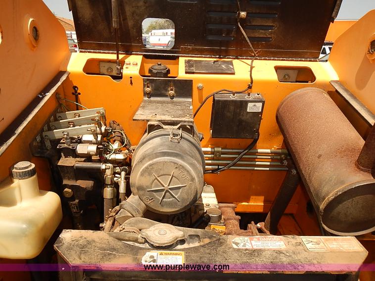 image for item J3142 2001 Mustang 2042 skid steer