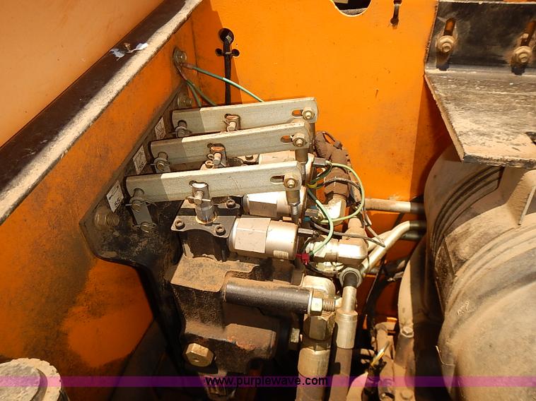 image for item J3142 2001 Mustang 2042 skid steer