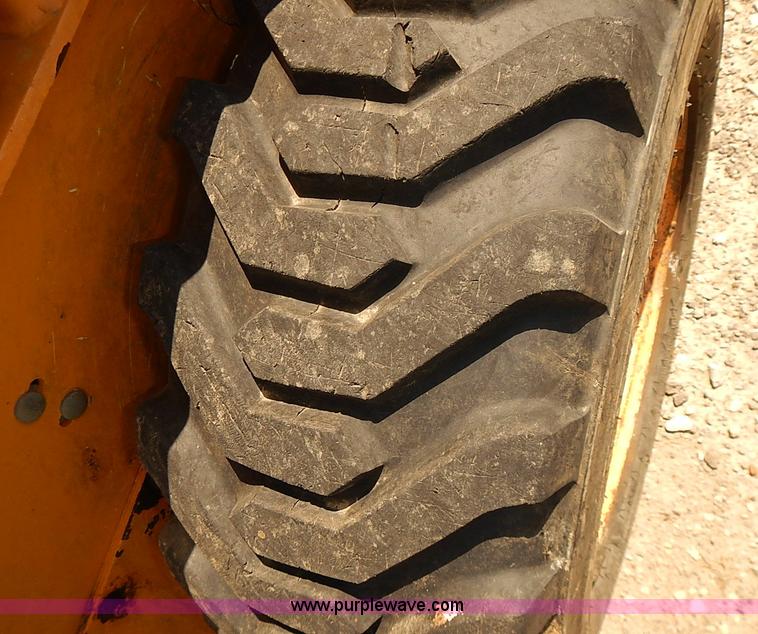 image for item J3142 2001 Mustang 2042 skid steer