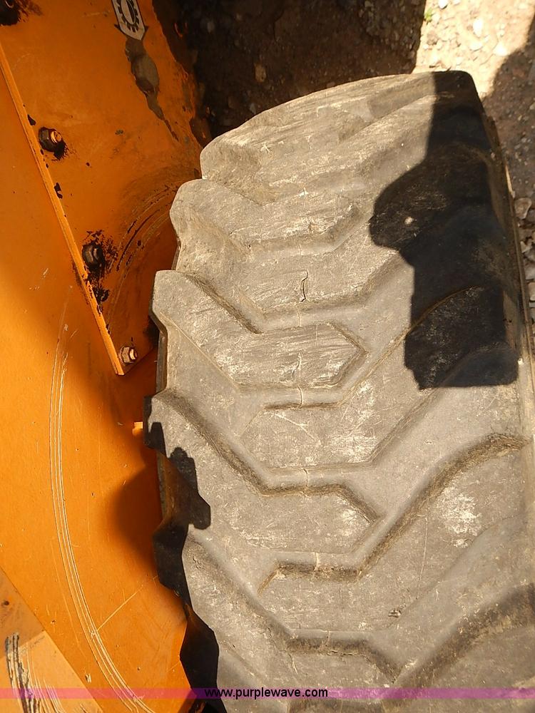 image for item J3142 2001 Mustang 2042 skid steer