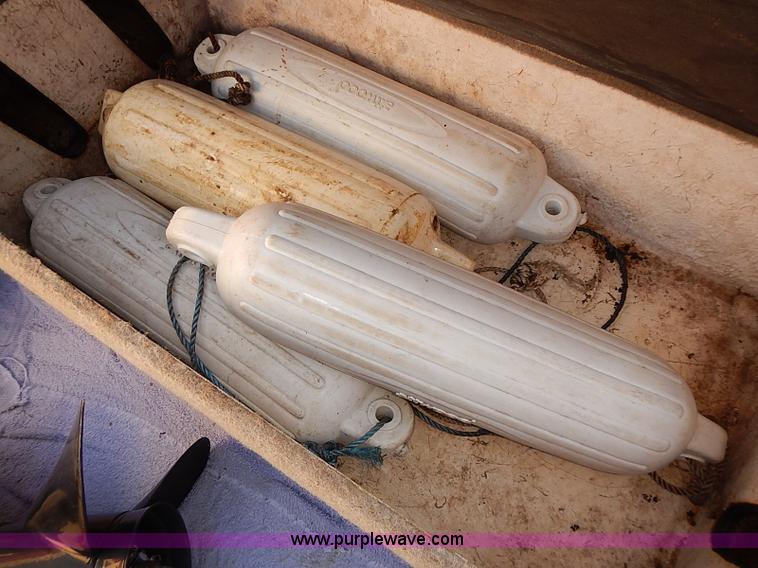 image for item J3151 1995 Bayliner Sport Capri 1850 SS boat