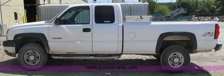 image for item Z9184 2006 Chevrolet Silverado 2500HD Ext. Cab pickup truck
