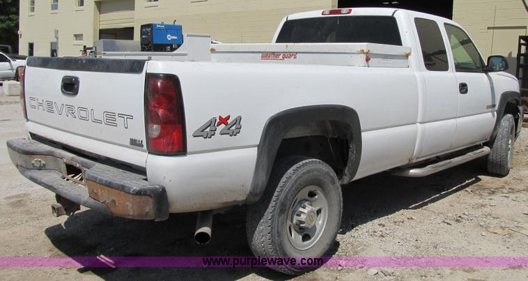 image for item Z9184 2006 Chevrolet Silverado 2500HD Ext. Cab pickup truck