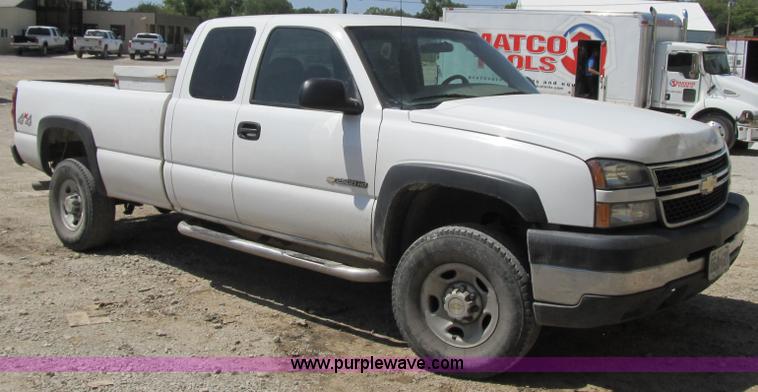 image for item Z9184 2006 Chevrolet Silverado 2500HD Ext. Cab pickup truck