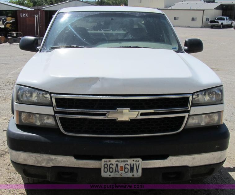 image for item Z9184 2006 Chevrolet Silverado 2500HD Ext. Cab pickup truck