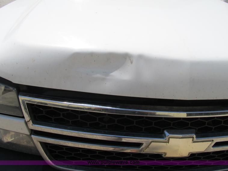 image for item Z9184 2006 Chevrolet Silverado 2500HD Ext. Cab pickup truck