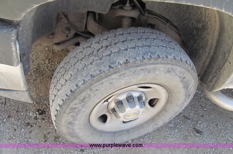 image for item Z9184 2006 Chevrolet Silverado 2500HD Ext. Cab pickup truck
