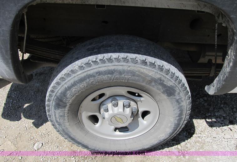 image for item Z9184 2006 Chevrolet Silverado 2500HD Ext. Cab pickup truck